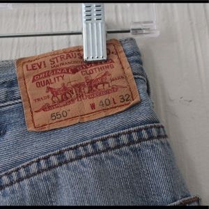 Levi distressed shorts